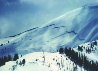 Historic Avalanche: Highland Bowl 1984 The upper part of the 3/31/84 avalanche taken two days later